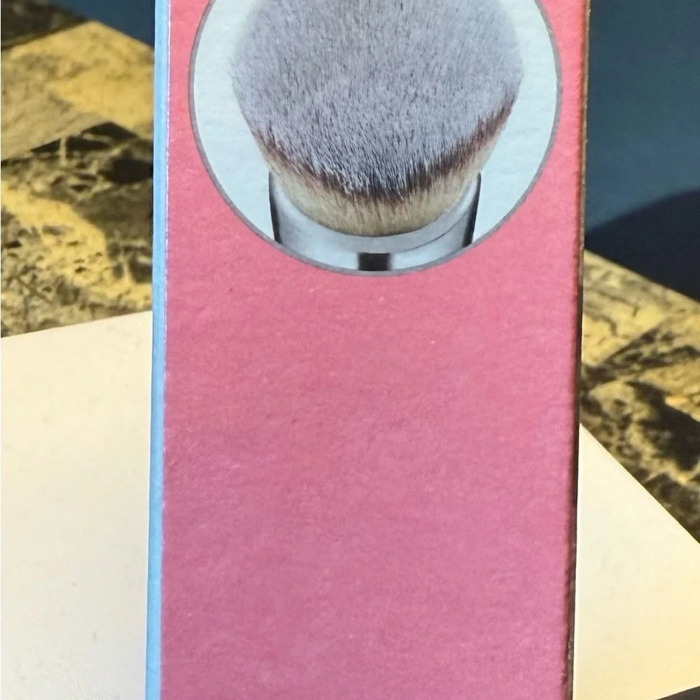 IT Cosmetics Heavenly Luxe Solid Serum Foundation Brush No. 29
